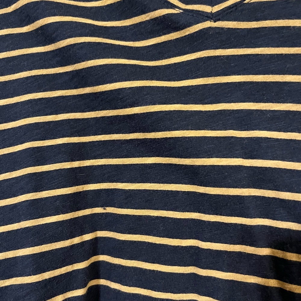Sonoma Women’s Navy and Tan Striped V-Neck Everyday Tee 2x - Picture 3 of 4